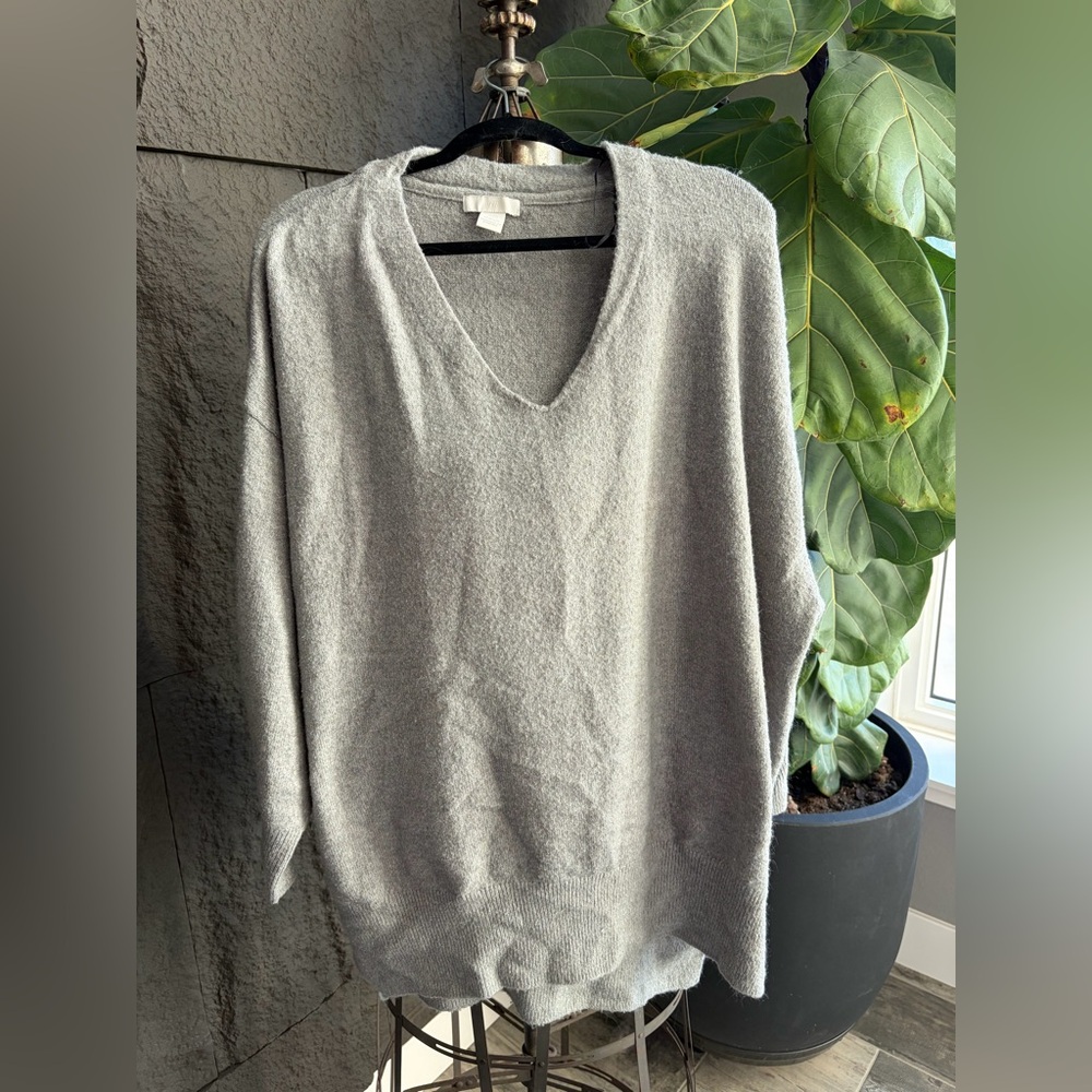 H&M Light Gray V-Neck Women's Sweater